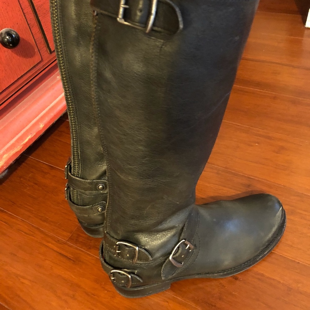 FRYE Veronica back zip boots